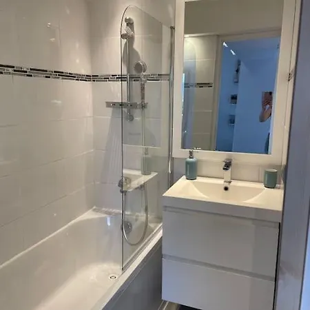 T2 Lumineux A Pied Terrasse Piscine Apartment *
