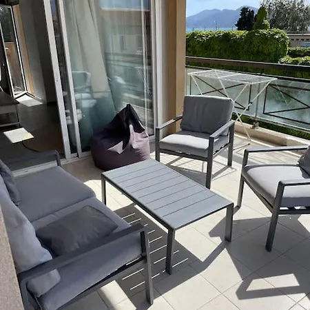 T2 Lumineux A Pied Terrasse Piscine *